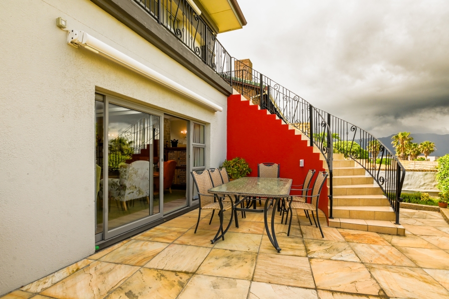 5 Bedroom Property for Sale in Greenways Golf Estate Western Cape
